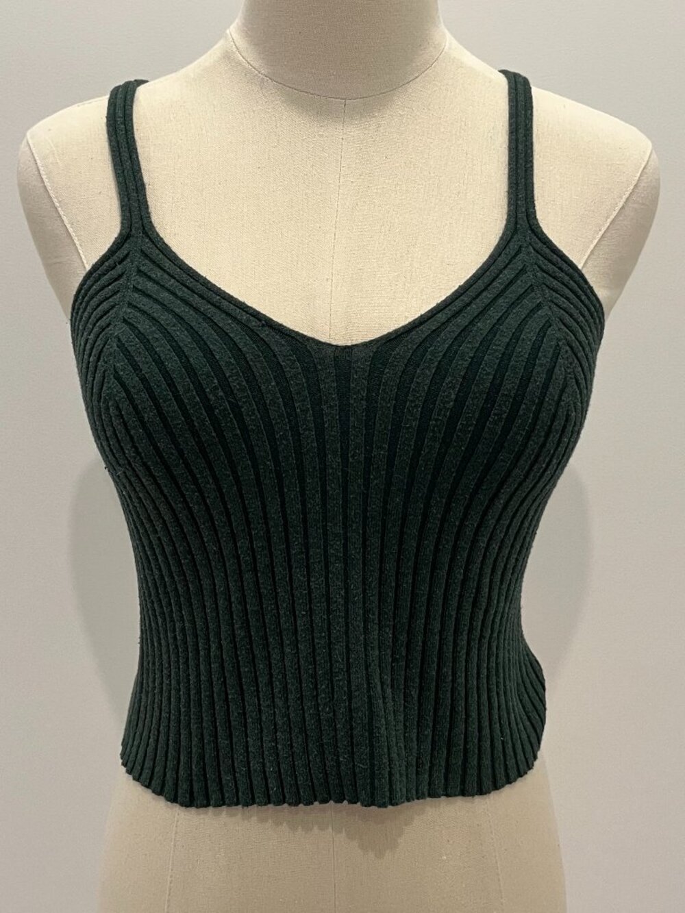 Tha Range Deep Green Ribbed V-Neck Cropped Tank Size Small